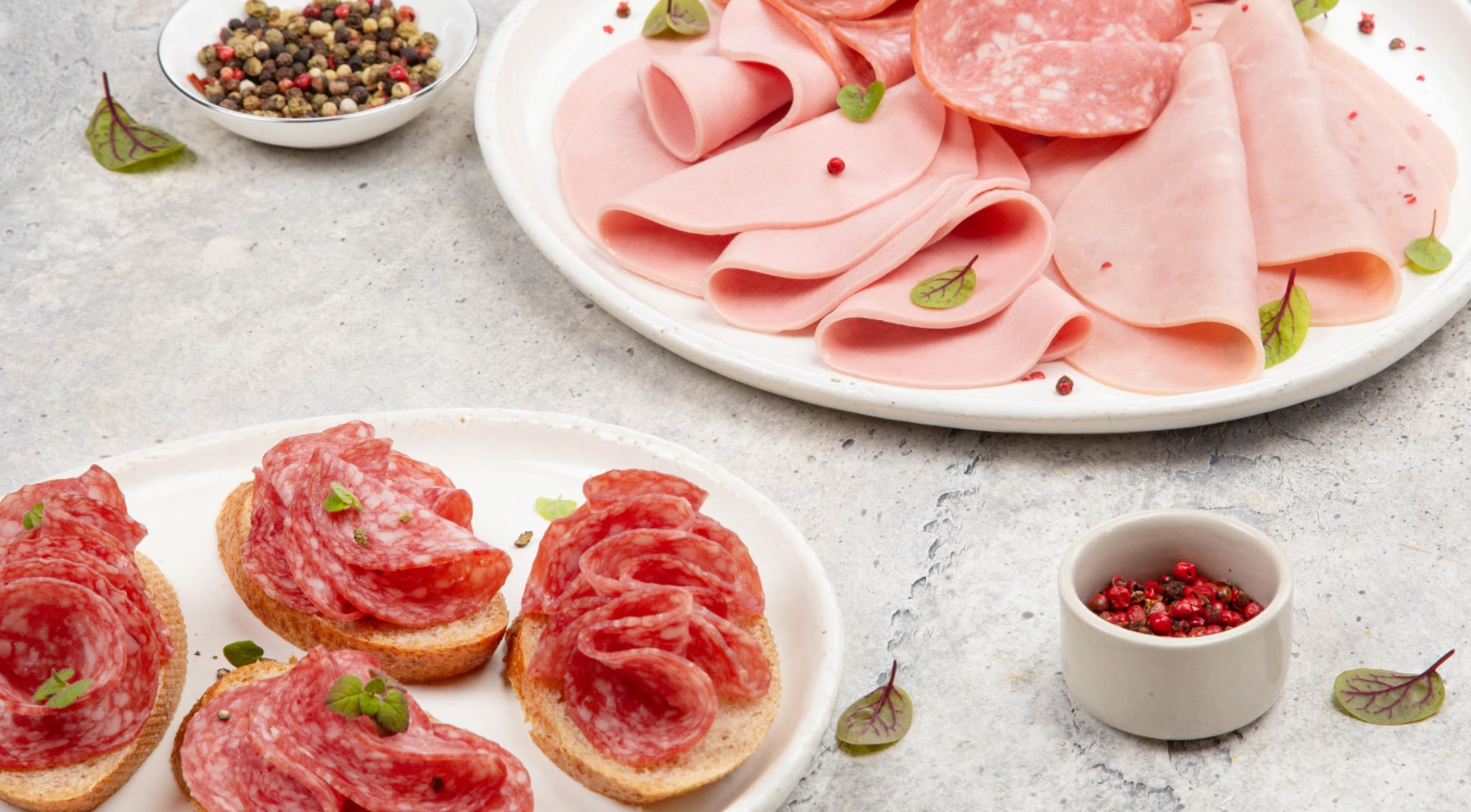 Колбасы и ветчины